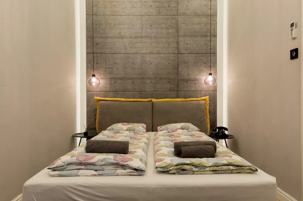Apartment Luxury Twin 1-Bedroom In Kazinczy Street Budapest