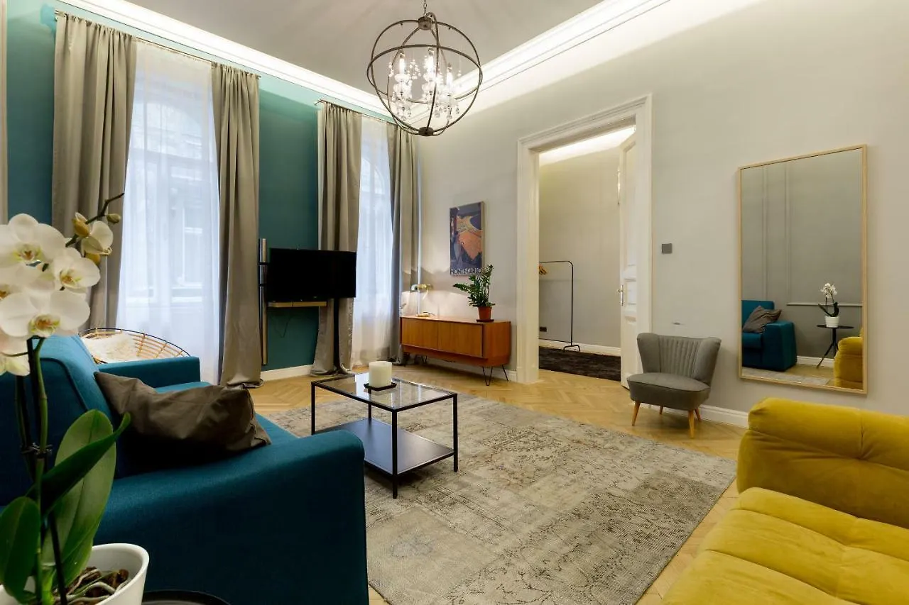 Luxury Twin 1-Bedroom In Kazinczy Street Budapest Apartment